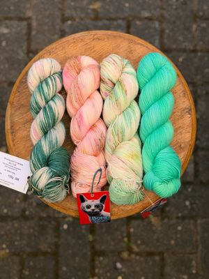 400g Bluefaced/Corriedale bei Fuß! 400m/100g 400g Bluefaced/Corriedale bei Fuß! 400m/100g