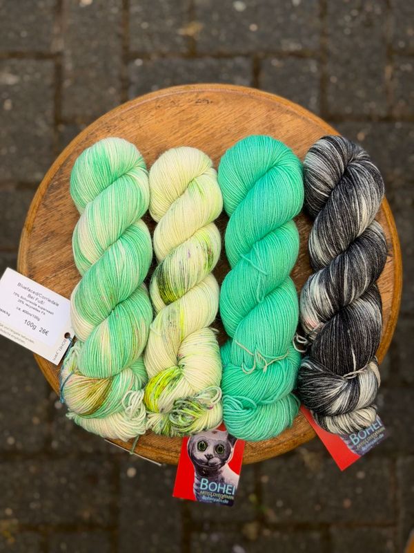 400g Bluefaced/Corriedale bei Fuß! 400m/100g 400g Bluefaced/Corriedale bei Fuß! 400m/100g