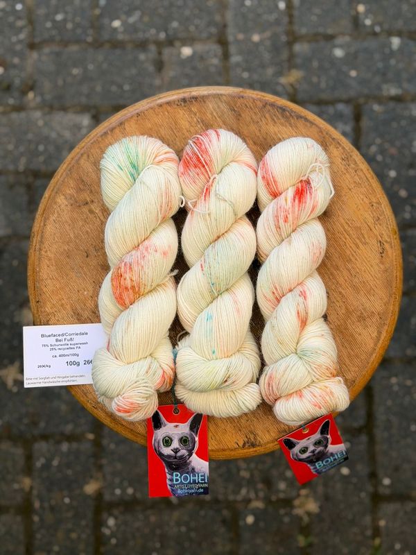 300g Bluefaced/Corriedale bei Fuß! 400m/100g 300g Bluefaced/Corriedale bei Fuß! 400m/100g