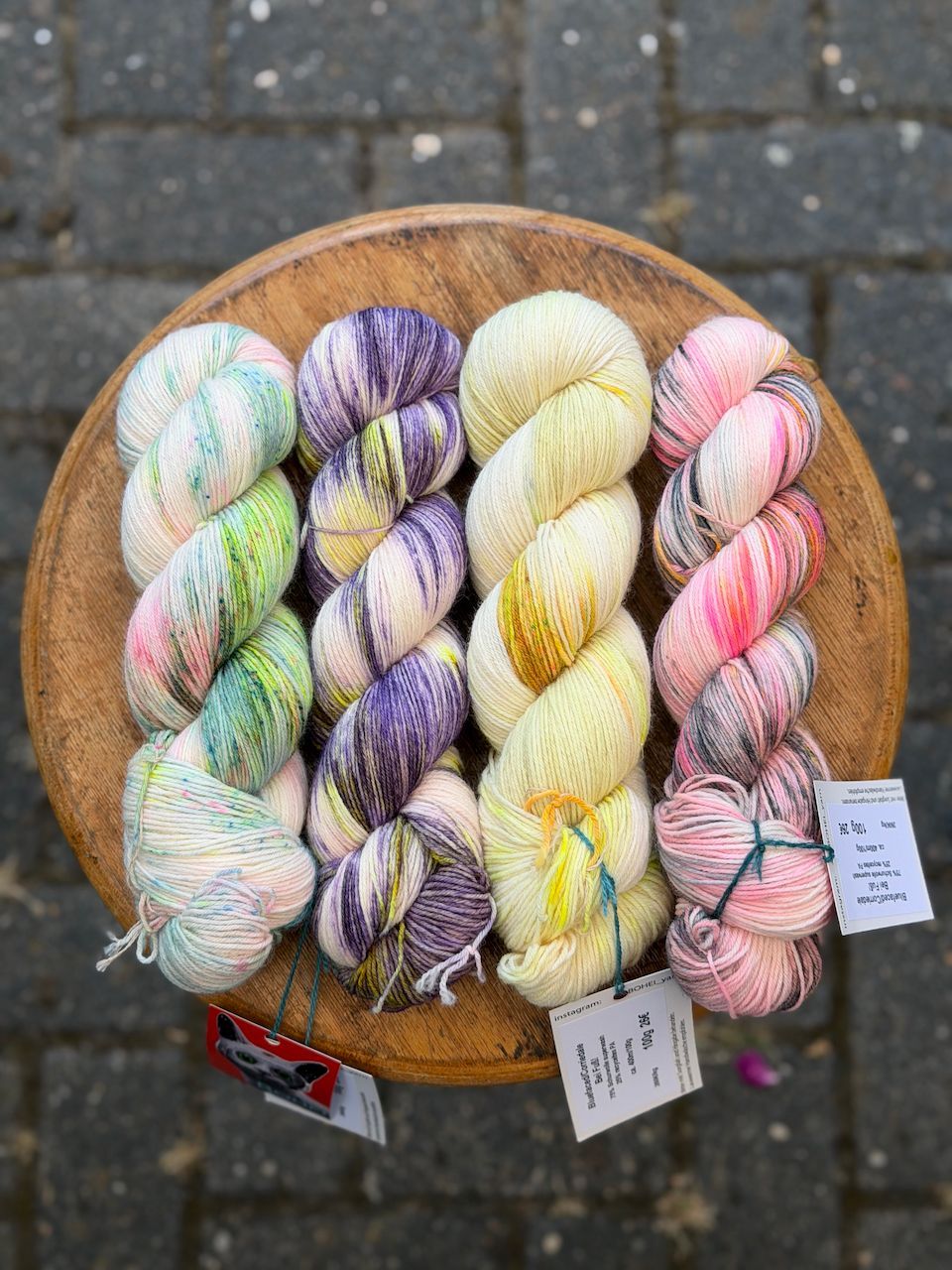 400g Bluefaced/Corriedale bei Fuß! 400m/100g 400g Bluefaced/Corriedale bei Fuß! 400m/100g
