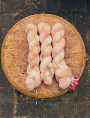 Neues Garn: AUFGEDONNERT 3 x 50 g Neues Garn: AUFGEDONNERT 3 x 50 g