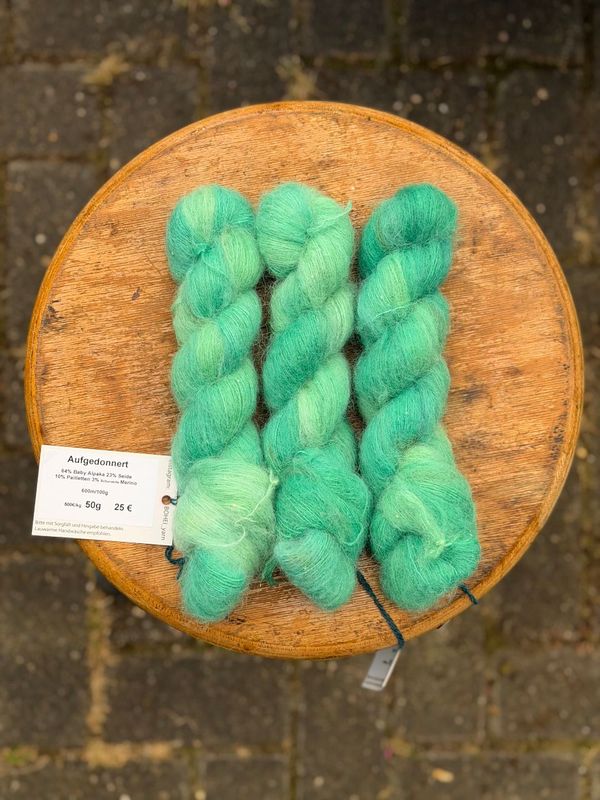 Neues Garn: AUFGEDONNERT 3 x 50 g Neues Garn: AUFGEDONNERT 3 x 50 g