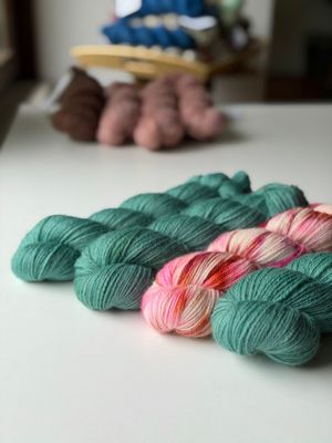 400g für kleinere Größen der Solveig Vest von Elenor Mortensen