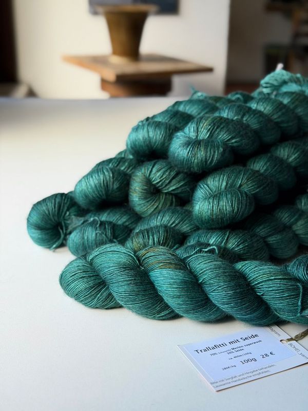 100g Trallafitti mit Seide, Single Garn, 400m/100g 100g Trallafitti mit Seide, Single Garn, 400m/100g