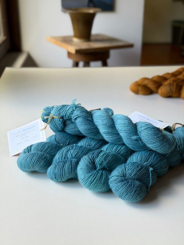 100g Trallafitti BlauGesicht, Single Garn, 400m/100g 100g Trallafitti BlauGesicht, Single Garn, 400m/100g