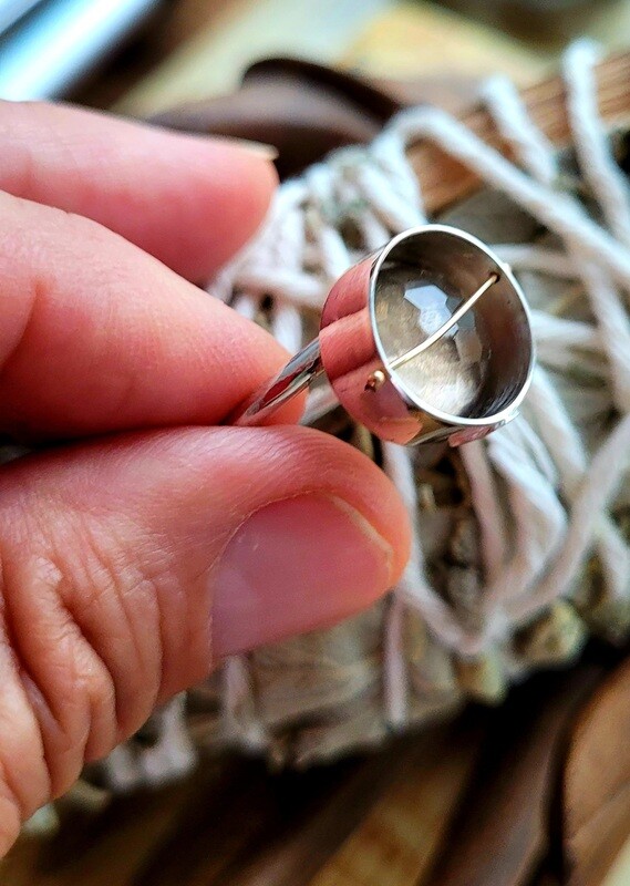 Anillo cuarzo ahumado plata oro