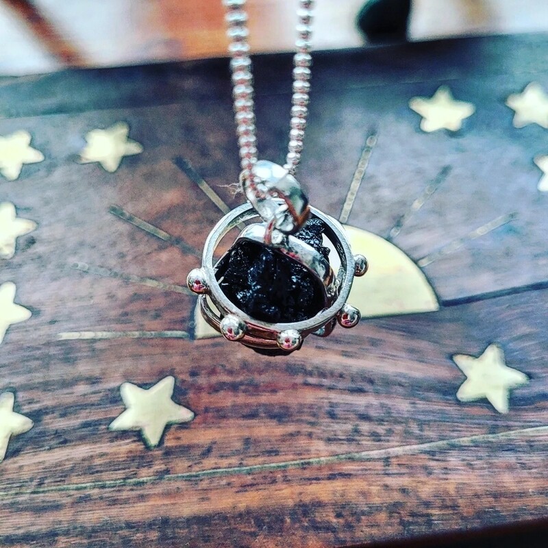 Amuleto de turmalina negra constelación