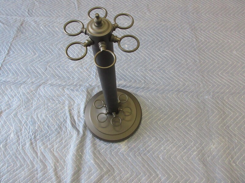 Cue Holder. 6 Cue. Metal. Black