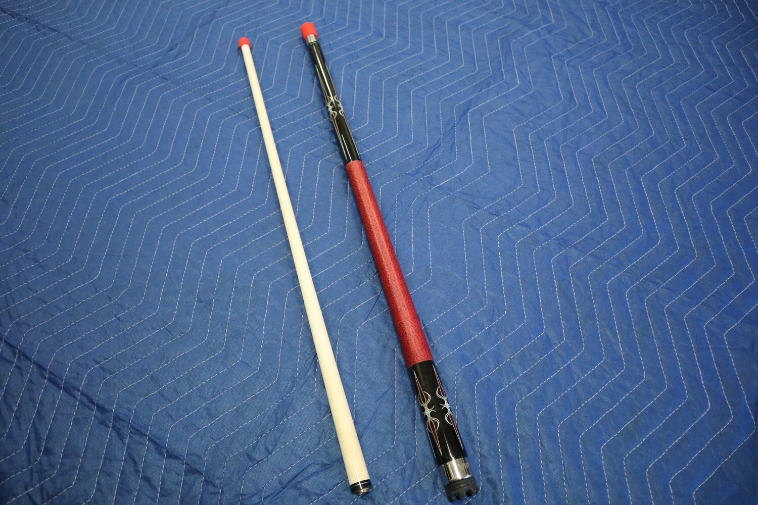 Black &amp; Red Sinister Pool Cue. 20oz