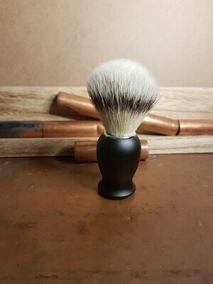 Rasierpinsel mit schwerem Griff aus Aluminium, veganes Pinselhaar, Silberspitz-Optik