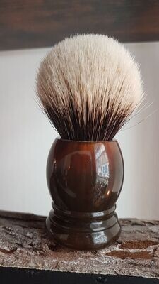 Rasierpinsel mit schwerem Griff aus Kunstharz, 100 % Dachshaar, Silberspitz
26er Druchmesser Rasierpinsel mit schwerem Griff aus Kunstharz, 100 % Dachshaar, Silberspitz
26er Druchmesser