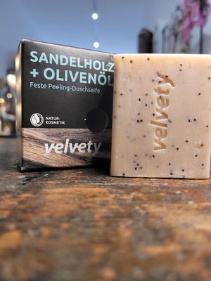Feste Peeling Duschseife Sandelholz + Olivenöl Feste Peeling Duschseife Sandelholz + Olivenöl