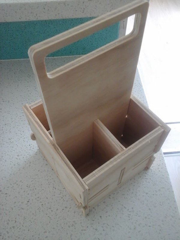 Crate 7mm Pine, clip together design.