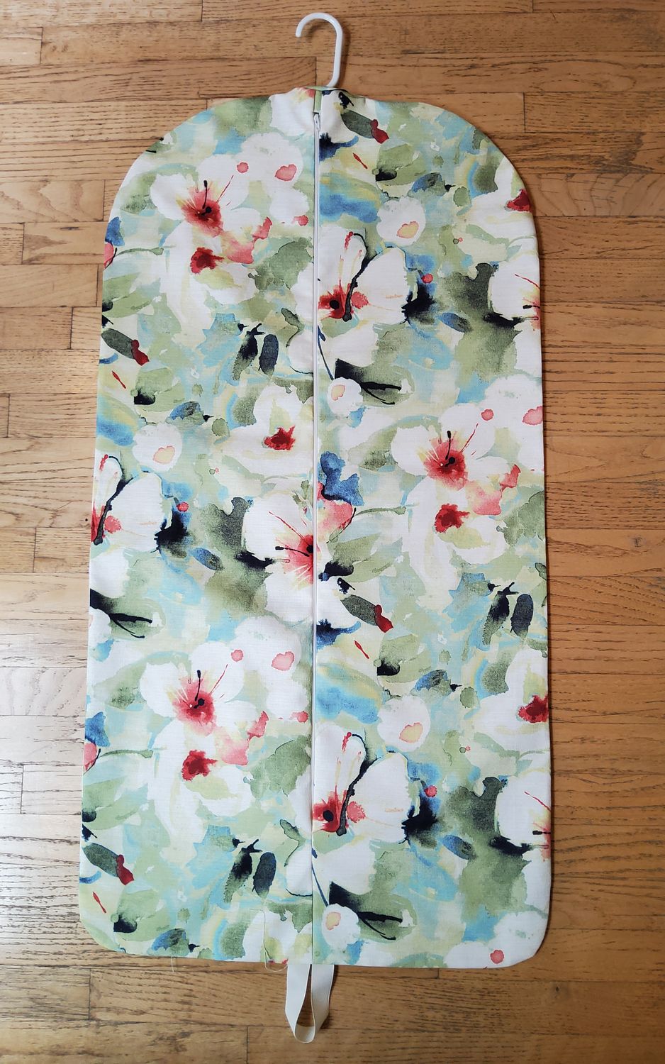 Dogwood Hanging Garment Bag