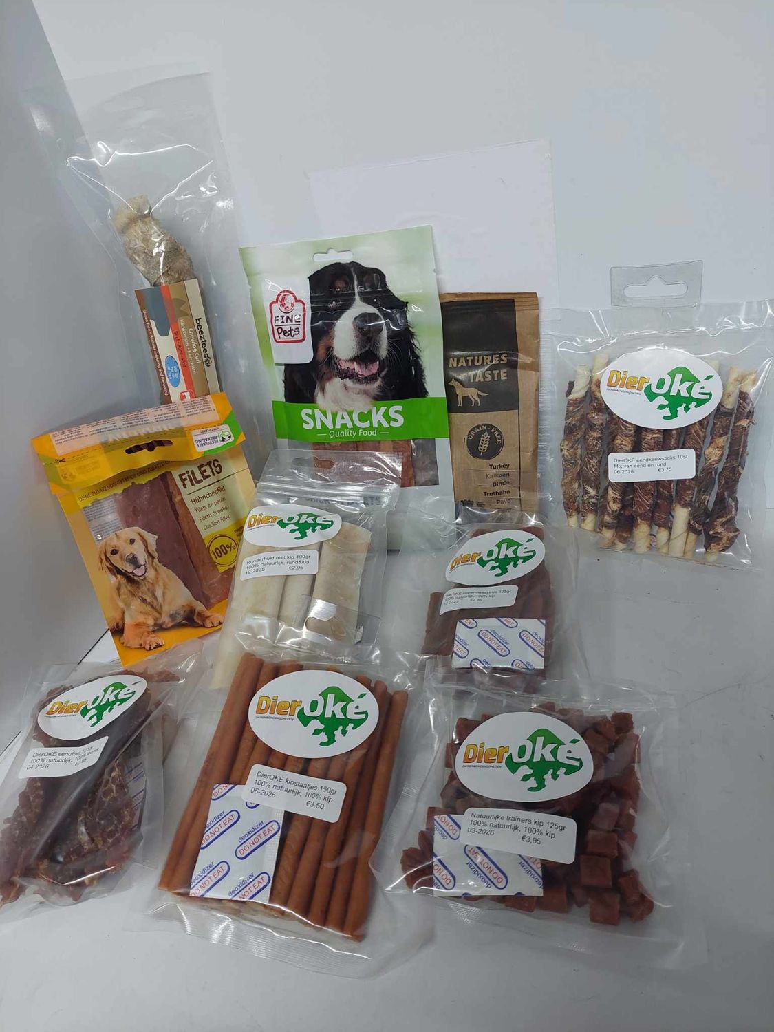 NIEUW!! mega mixpakket DierOKÉ hondensnacks 10 stuks diverse hondensnacks mix en varieer leuk voor kerst / sinterklaas / kerstpakket hond-  pakket 3
