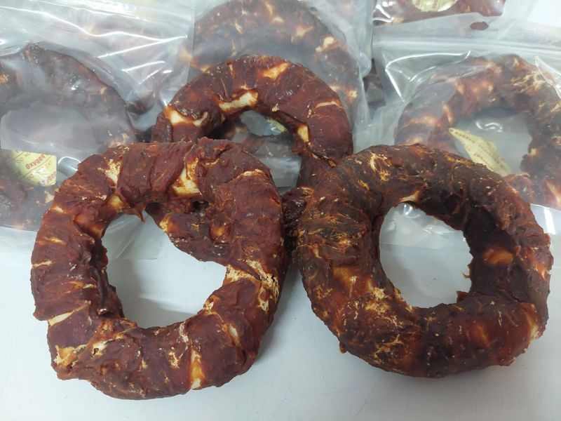 10x DierOKÉ - XXL kauwdonut met eend - hondensnack - kauwring met duck - graanvrij - glutenvrij - per stuk verpakt - natuurlijke hondensnacks - per stuk verpakt. 10x DierOKÉ - XXL kauwdonut met eend - hondensnack - kauwring met duck - graanvrij - glutenvrij - per stuk verpakt - natuurlijke hondensnacks - per stuk verpakt.