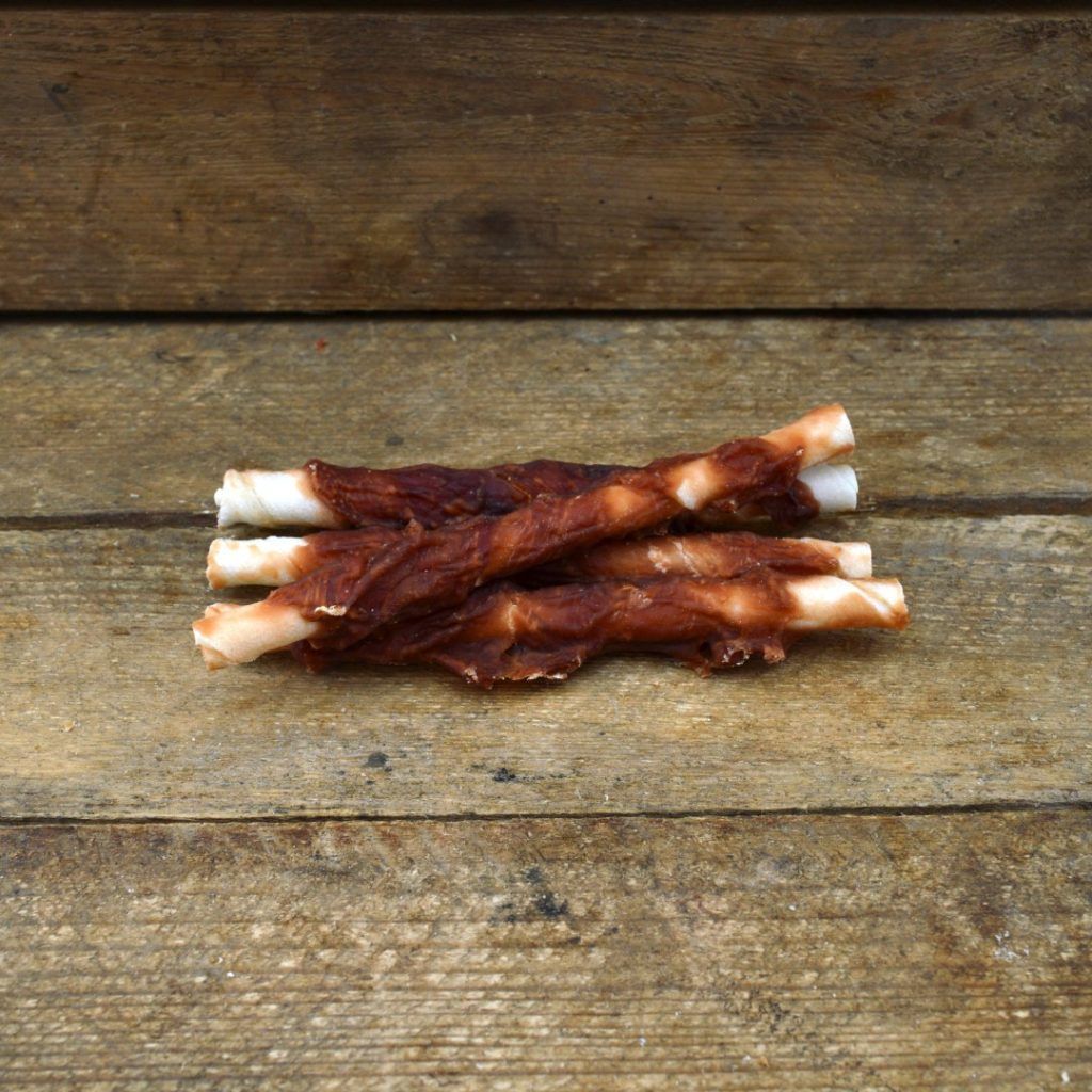 4x medium kauwstaaf met heerlijke omwikkelde eend 18cm - rawhide