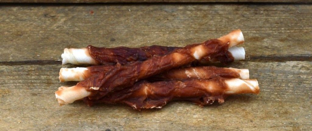 4x medium kauwstaaf met heerlijke omwikkelde eend 18cm - rawhide