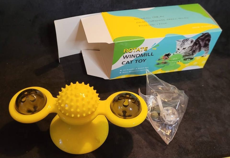 Leuk roterend kattenspeeltje met catnip en LED balletje - geel