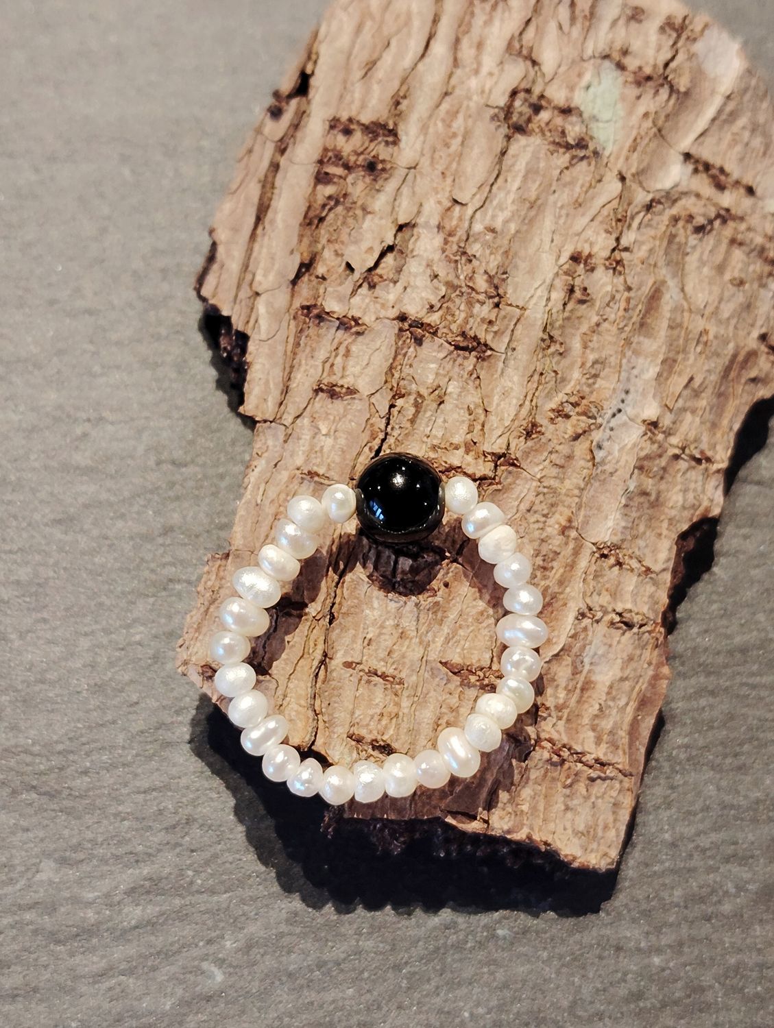 Bague en Onyx et micro perle d&#39;eau douce