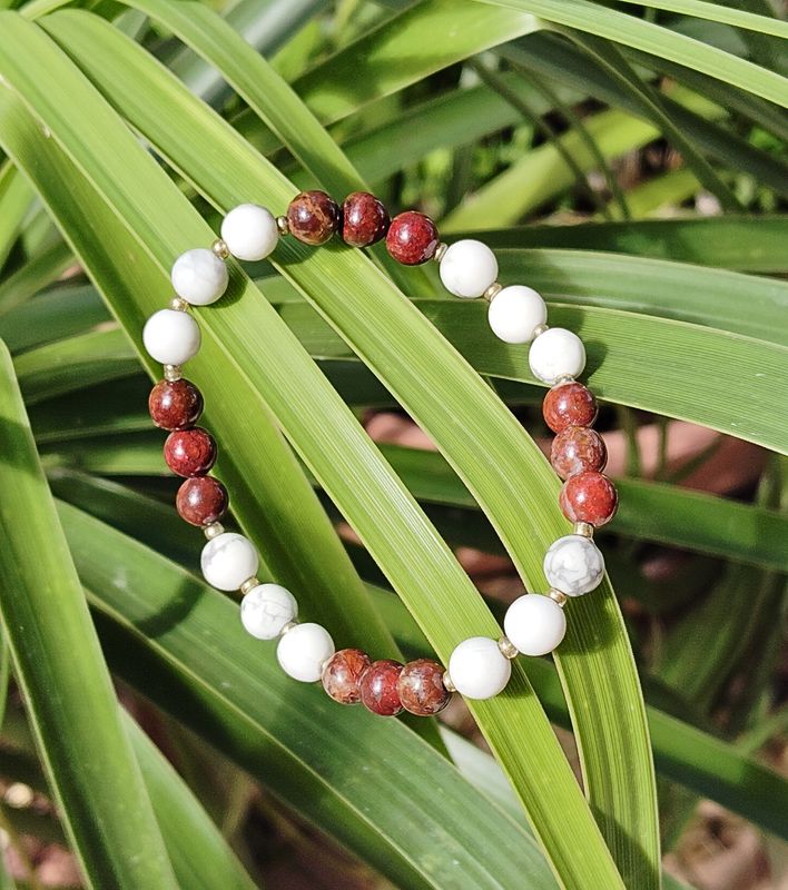 &quot;Le Casual&quot; en Howlite et Jaspe bréchique