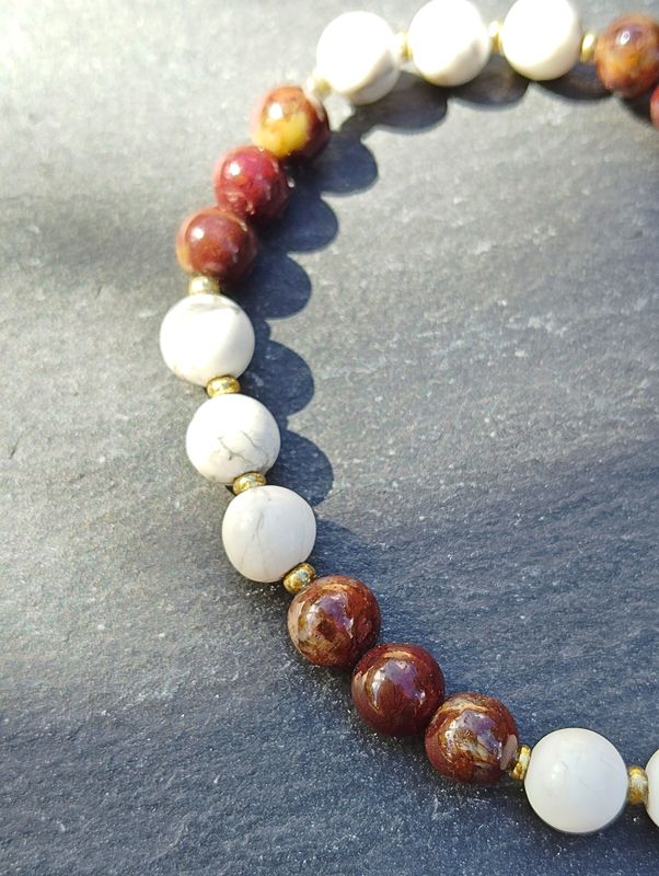 "Le Casual" en Howlite et Jaspe bréchique