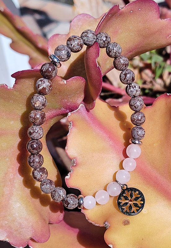&quot;Le Classique Breloque&quot; en Quartz rose et Opale marron