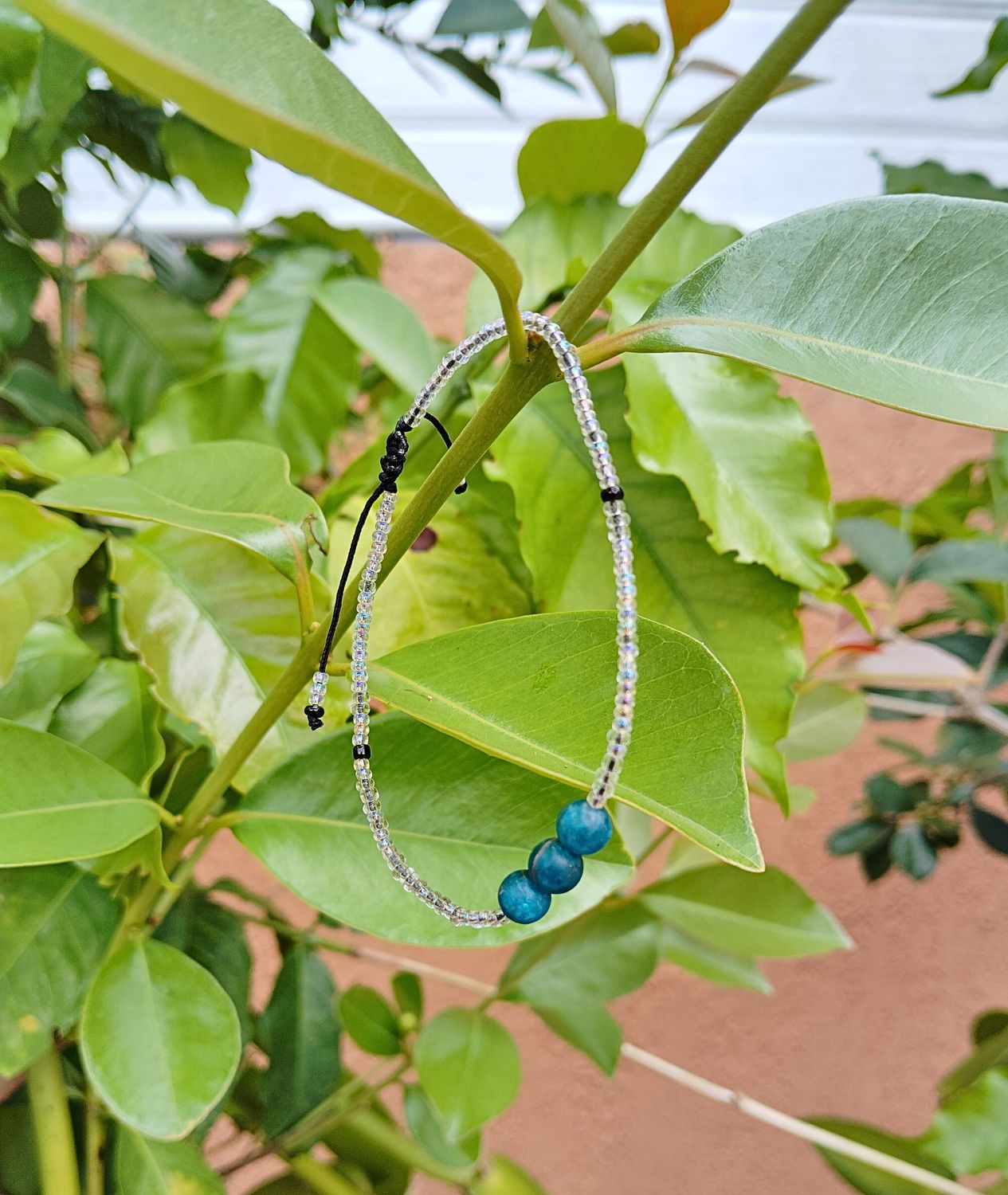 &quot;Le Léger&quot; en Apatite de Madagascar et Perles de rocaille