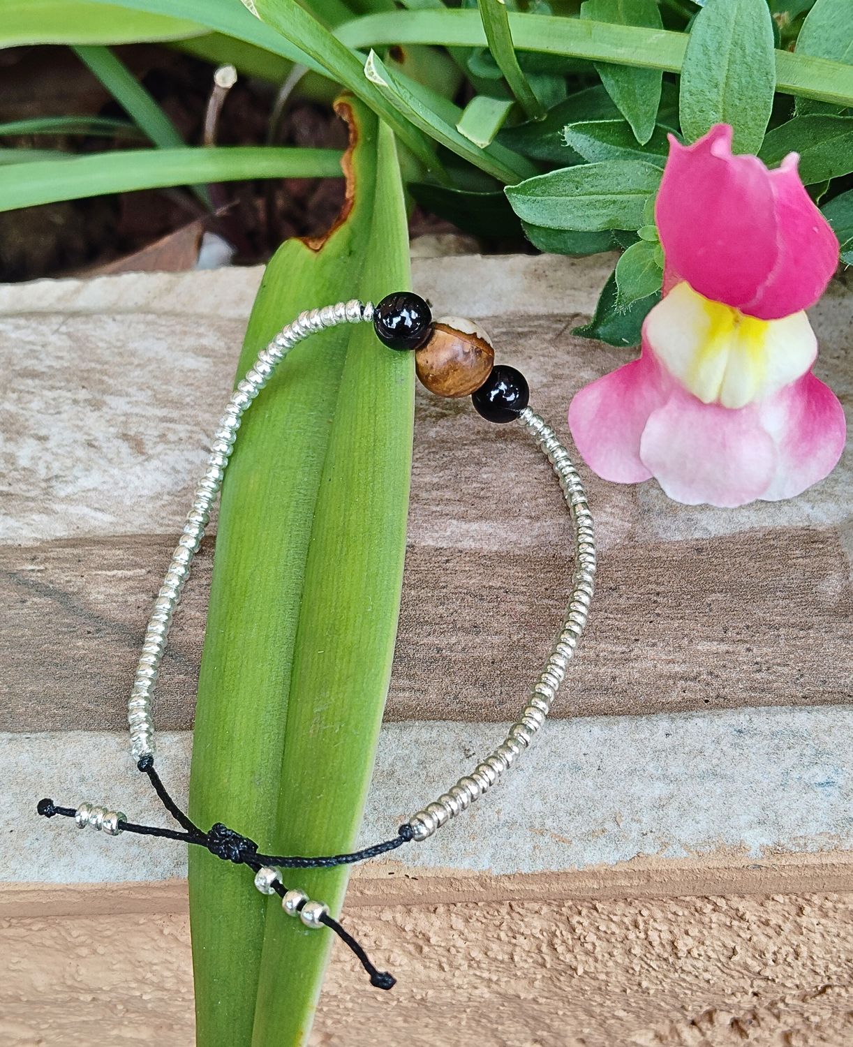 &quot;Le Léger&quot; en Jaspe de Kalahari et Onyx, Perles de rocaille
