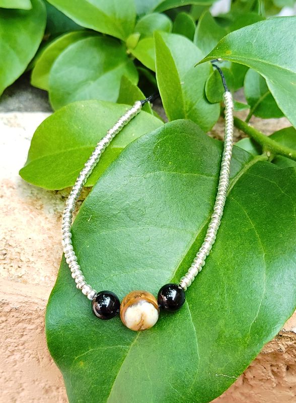 "Le Léger" en Jaspe de Kalahari et Onyx, Perles de rocaille