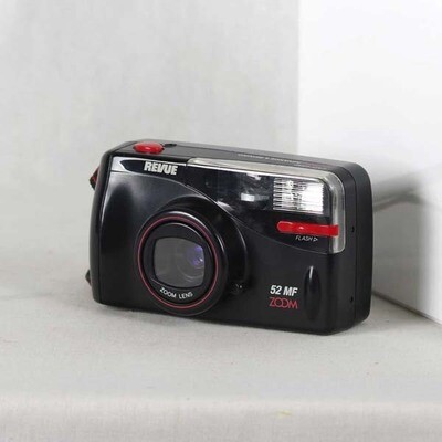 fotoaparat analogni v torbici