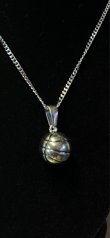 Cadena y Bola de Baloncesto