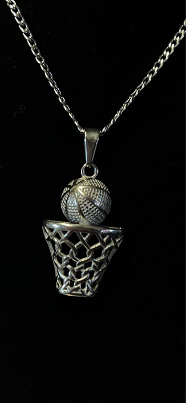 Cadena Y Canasto Con Bola De Baloncesto