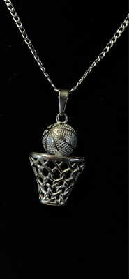 Cadena Y Canasto Con Bola De Baloncesto