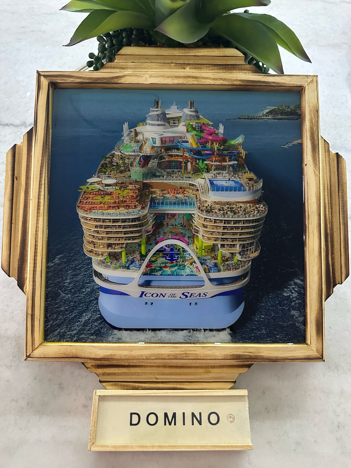 Tope De Domino De El Crucero Mas Grande De El Mundo ( Icon Of The Seas )