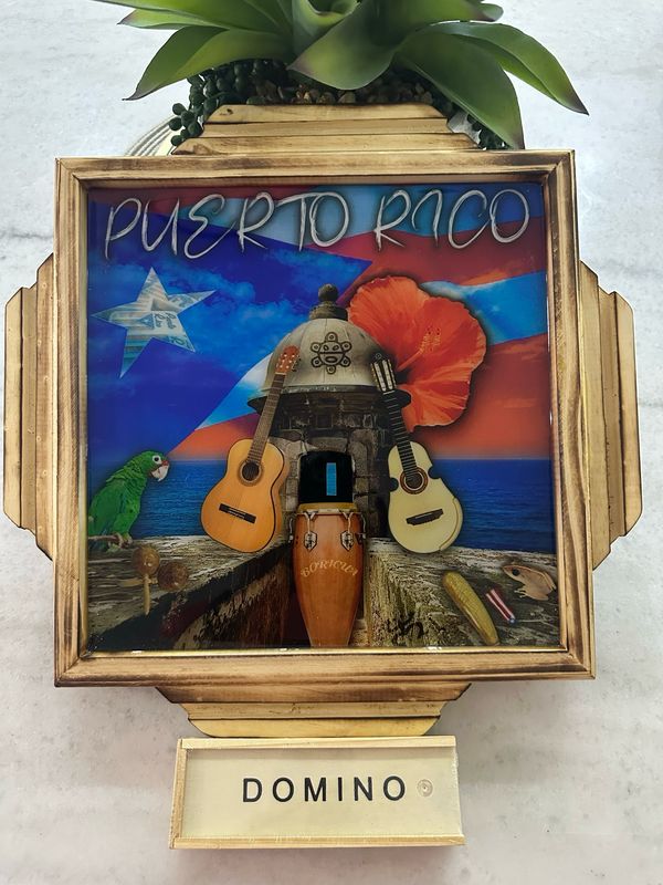 Tope De Dómino (Made In PR) Instrumentos de PR. El Cuatro, Guitarra Y Conga