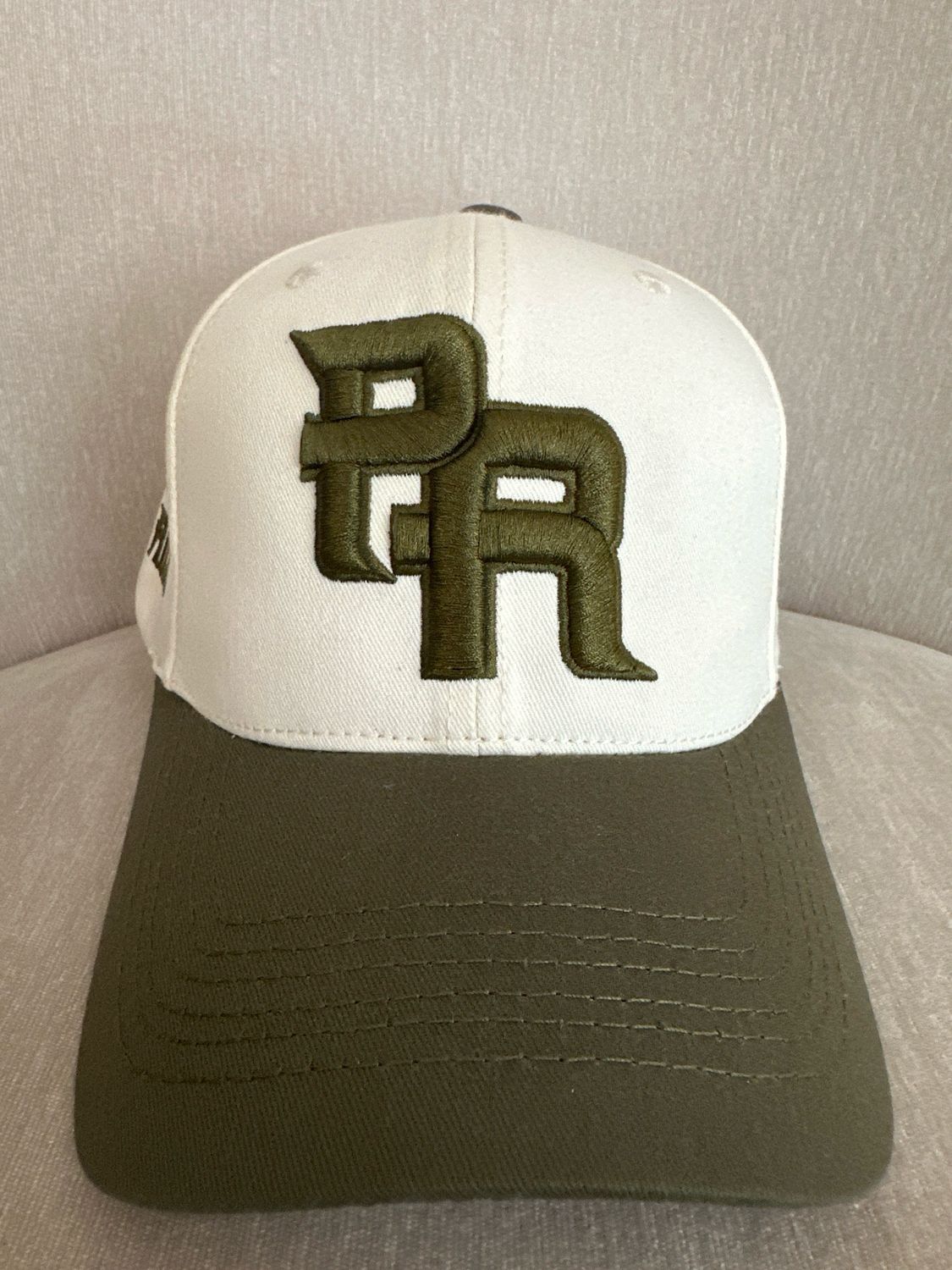 Gorra PR Verde Olivo Y Crema
