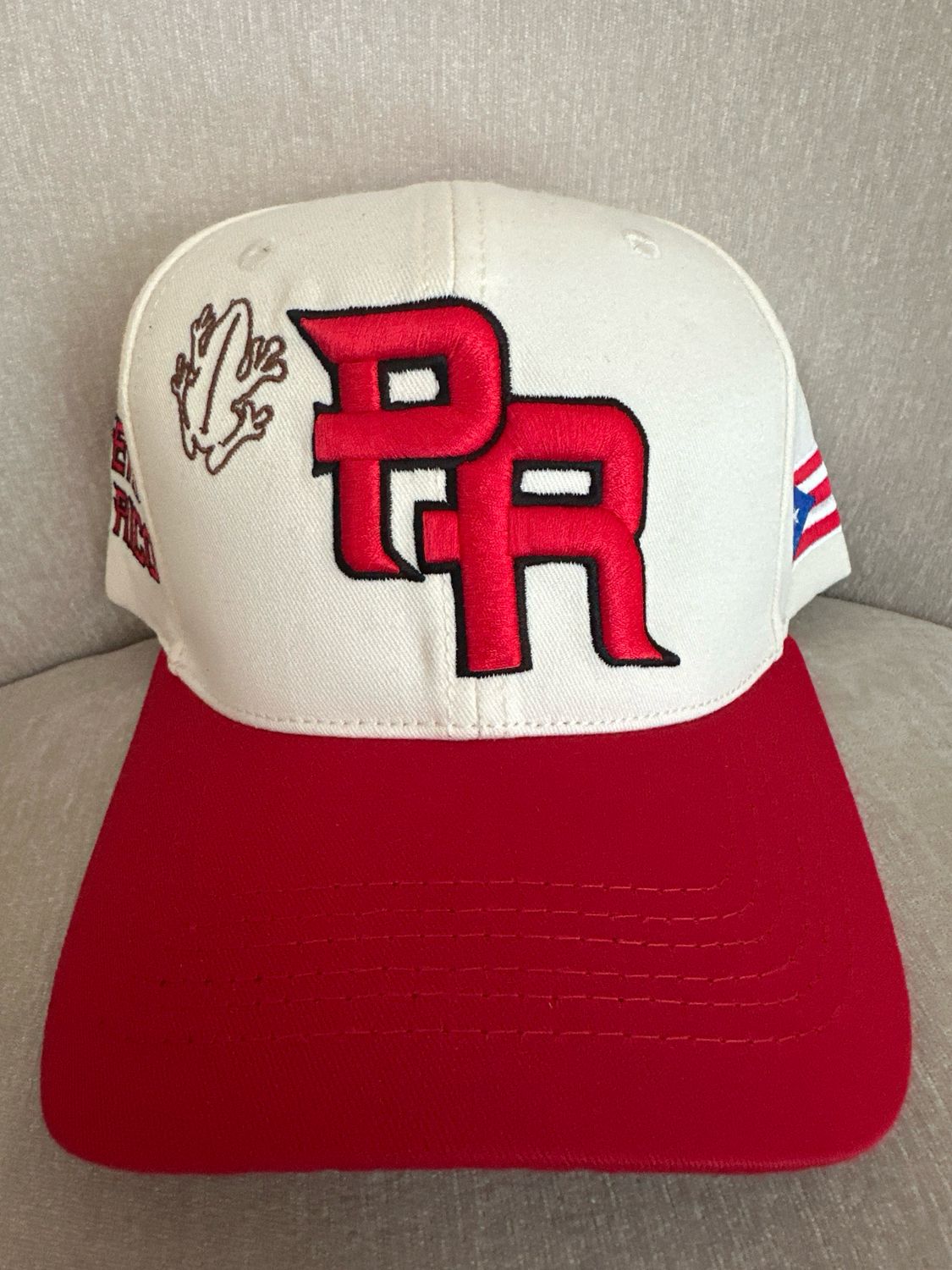 Gorra PR Roja Y Crema Coquí Birdado (Ajustable)