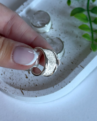 Anillo Boris con textura *PLATA925*
