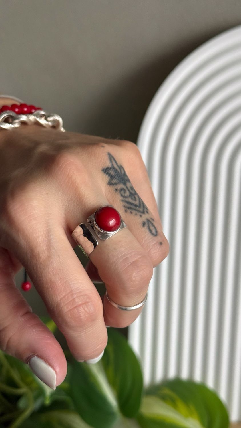 Anillo Cherry Coral Martillado Regulable *PLATA925*