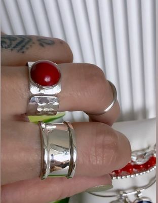 Anillo Cherry Coral Martillado Regulable *PLATA925*
