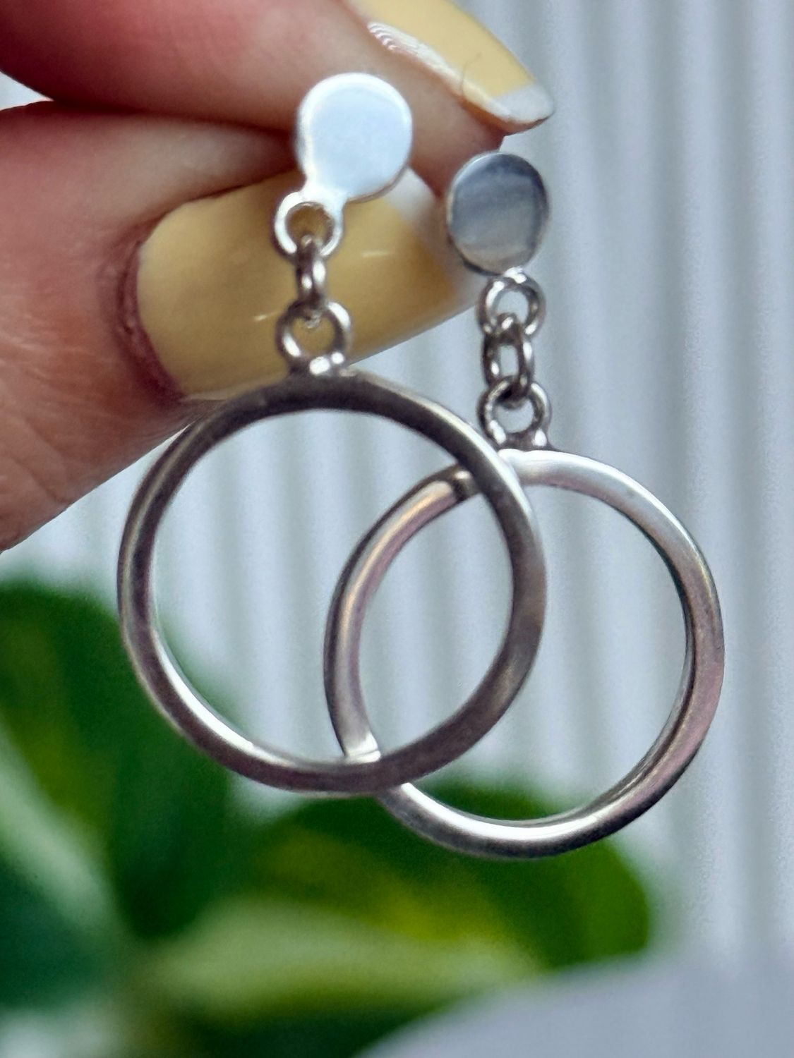 Aros circulares colgantes *PLATA925* con mariposa