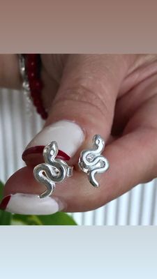 Caravanas Mini serpientes *PLATA925* con mariposita