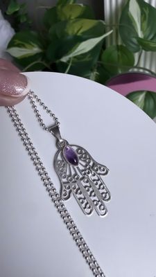 Mano de Hamsa (Fátima) 4,2x2,5 cm con aplique de Amatista *PLATA925*