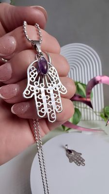 Mano de Hamsa (Fátima) 4,2x2,5 cm con aplique de Amatista *PLATA925*