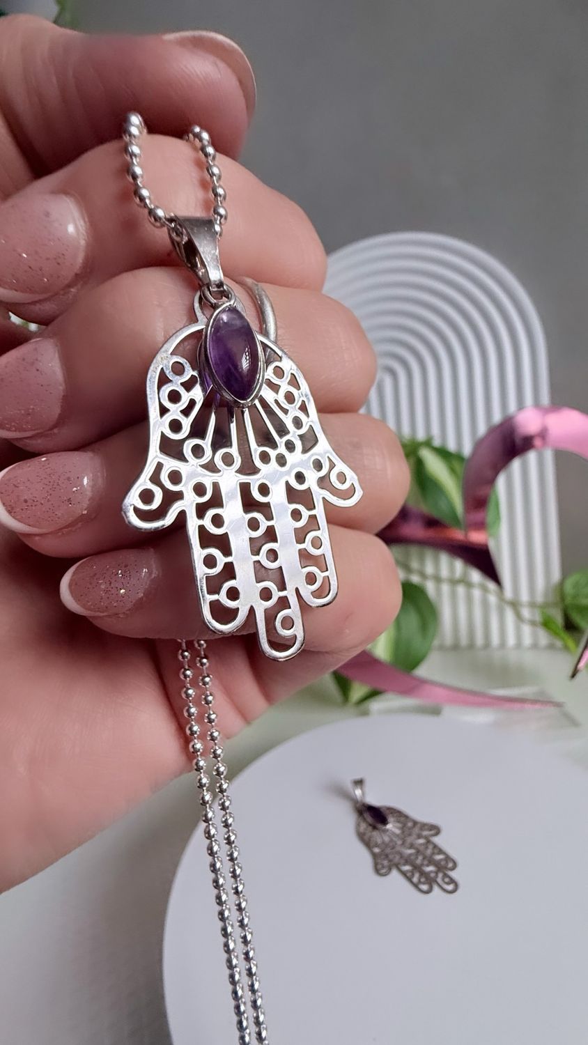 Mano de Hamsa (Fátima) 4,2x2,5 cm con aplique de Amatista *PLATA925*