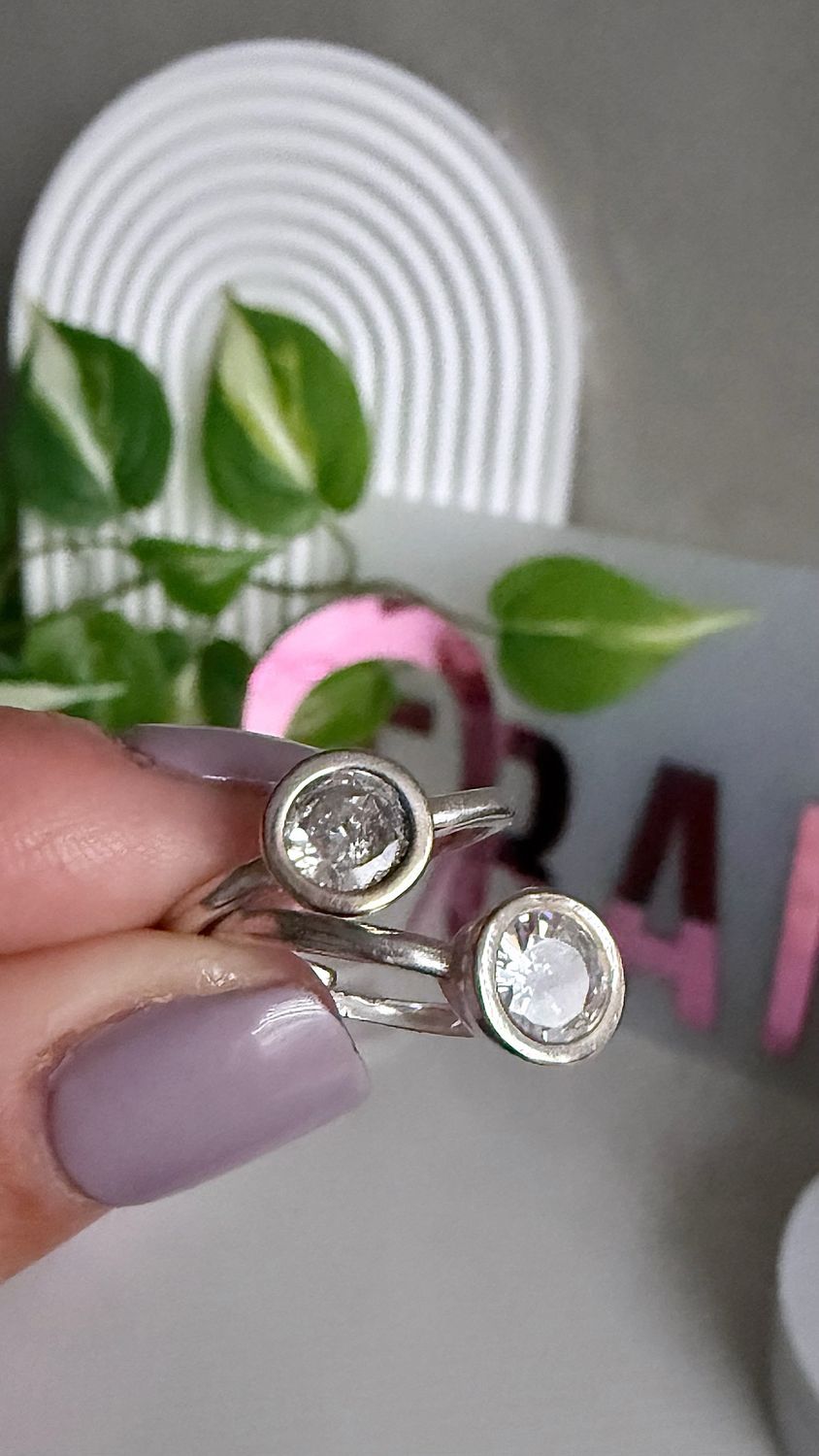 Anillo Vibrar, Solitario engarce inglés alto *PLATA925* 7 mm de diámetro