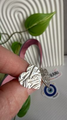 Par Caravanas CUORE textura| 1,5 cm | PLATA925 | con mariposa