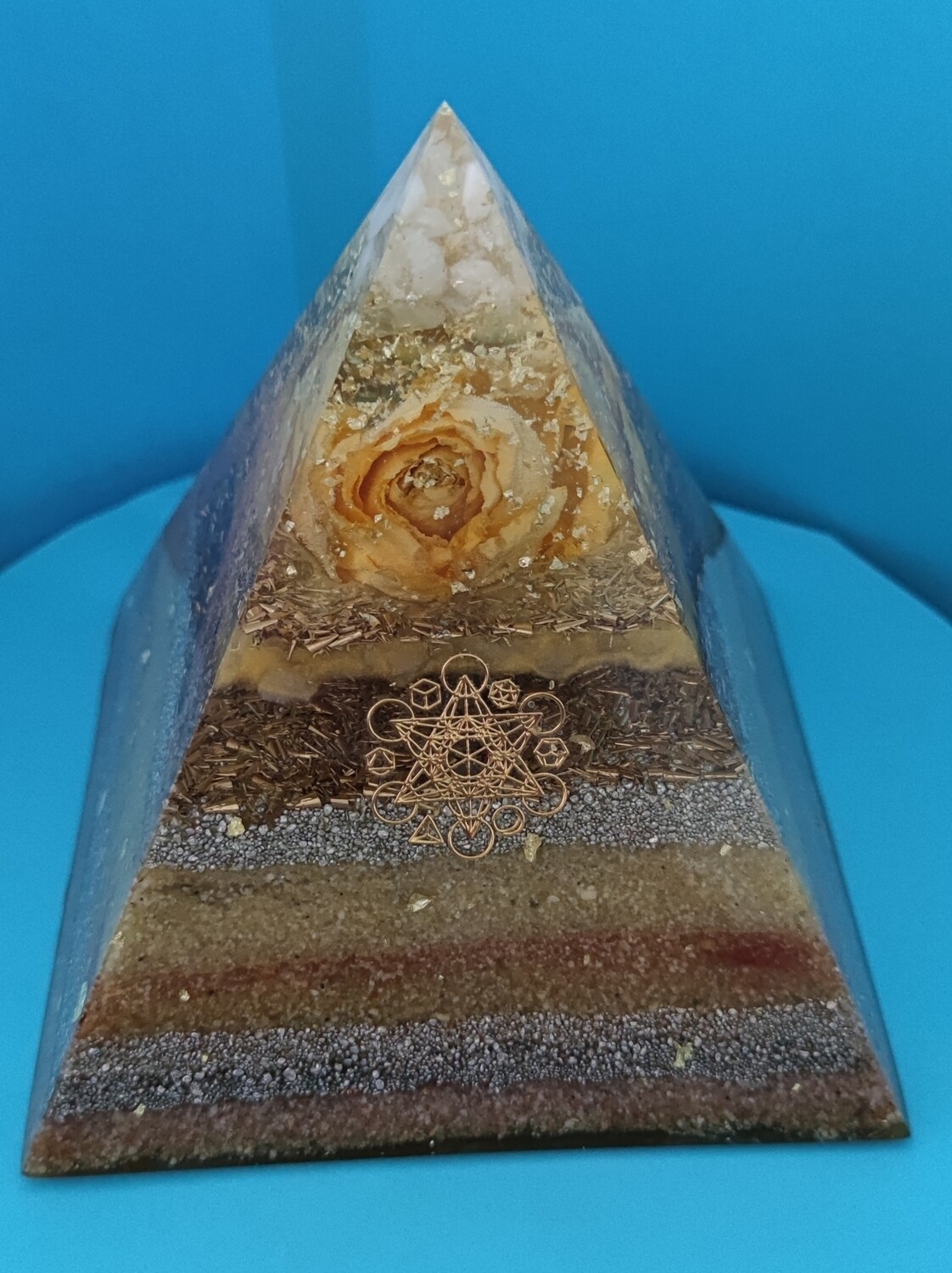 Rosengold Pyramide des Lichts