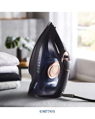 GEEPAS STEAM IRON WITH SELF-CLEAN FUNCTION